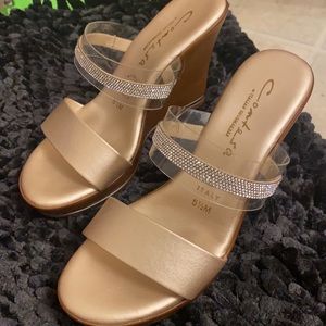 Beautiful Comtesa wedges